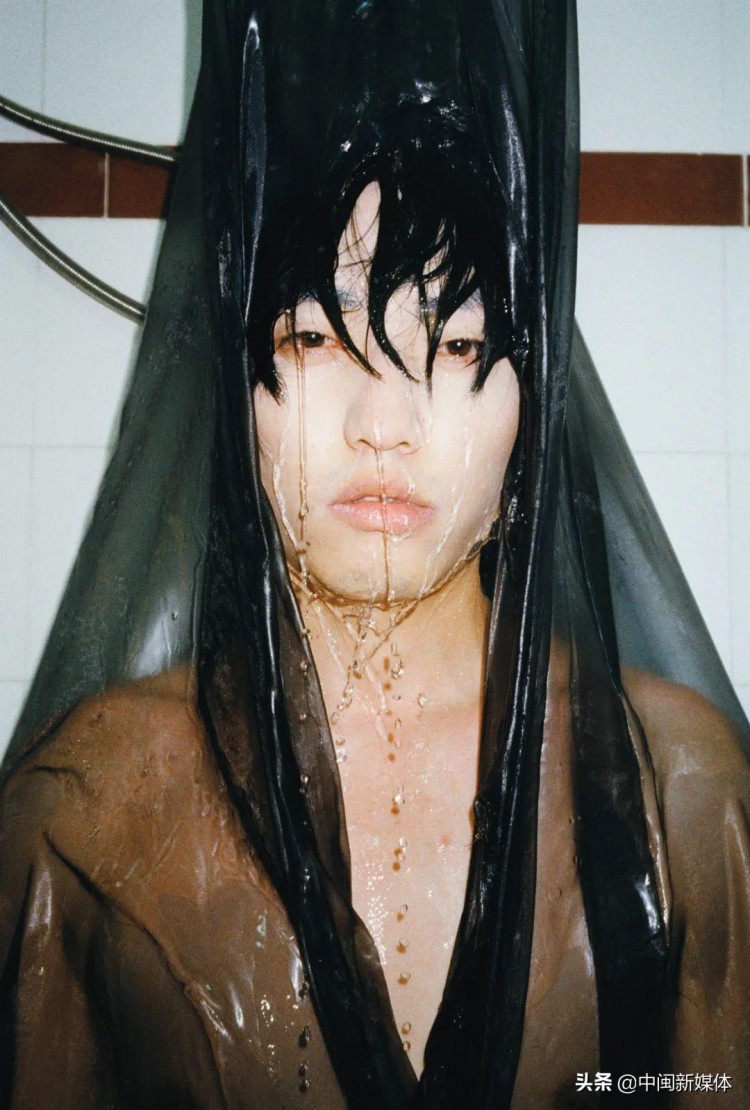 BLUED为100个美好男生拍照